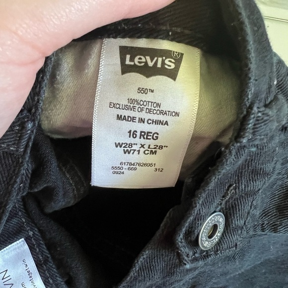Levi’s Black Denim Shorts - Picture 4 of 4